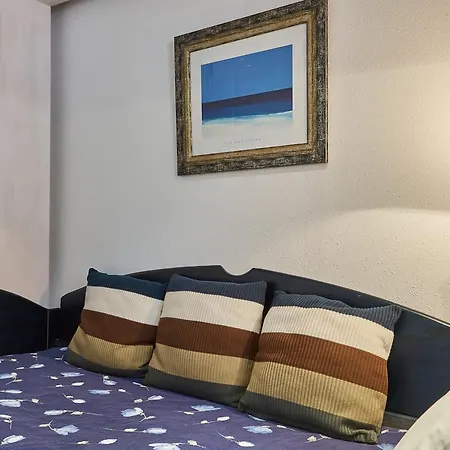 アパートホテル Akinon 4*